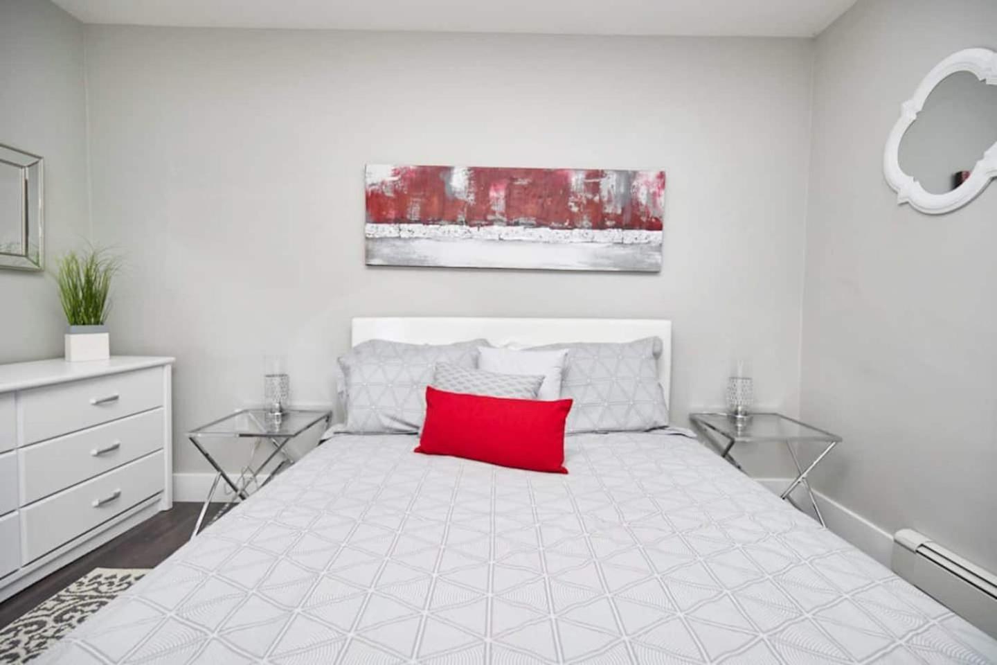 Clifton Hill Hideaway 2B -Two Bedroom Condo Ніагара-Фоллс Екстер'єр фото